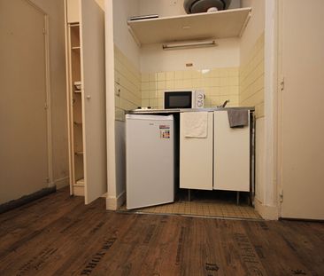 Appartement a louer Paris - Loyer €457/mois charges comprises ** - Photo 6