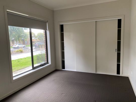 Affordable Townhouse Living in Epping! - Photo 1