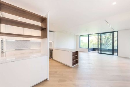 A fantastic 3 bedroom apartment in the iconic Television Centre development with secure, underground parking. - Photo 4