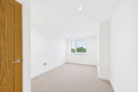 Aspect, Camberley, Surrye, GU15 - Photo 3