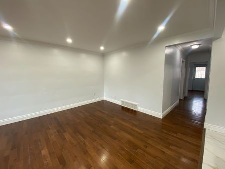 For Lease - 1067 Edgeleigh Avenue Unit# Main, Mississauga, Ontario - Photo 4