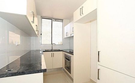 Neat | Bright | Charming | Two Bedder in the heart of Meadowbank - Photo 4