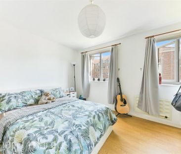 Percy Gardens, WORCESTER PARK - Photo 1