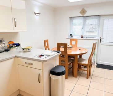 3 bedroom semi-detached bungalow to rent - Photo 5