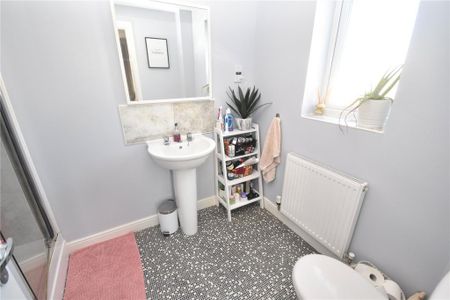 4 bedroom semi-detached house to rent - Photo 5