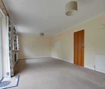 2 bedroom detached bungalow to rent - Photo 2