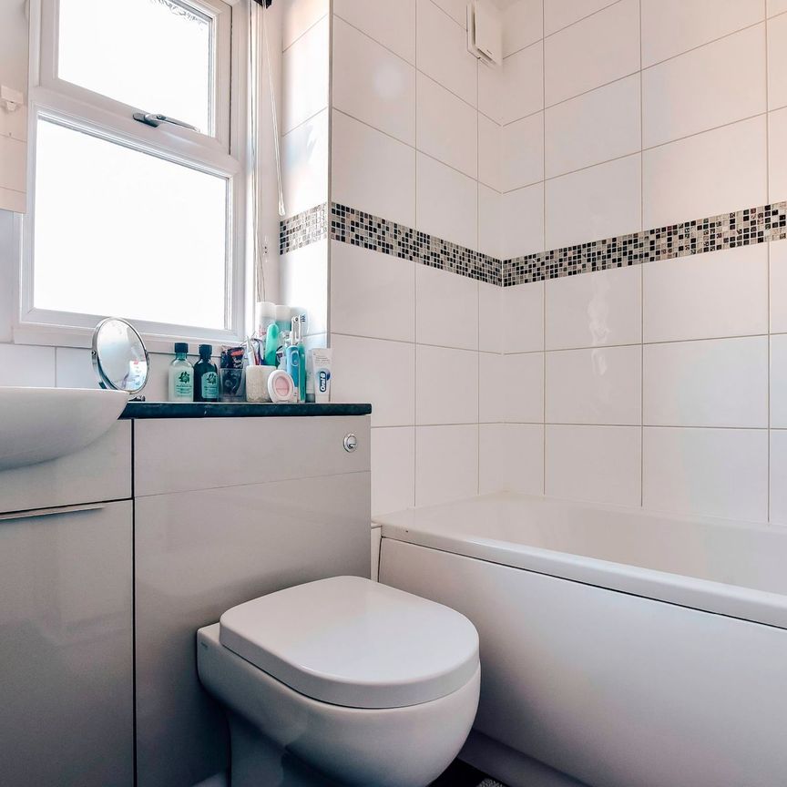 3 bed terraced house to rent in Winyates, Peterborough, PE2 - Photo 1