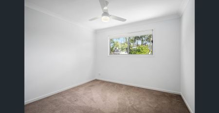 SPACIOUS 4 BEDROOM TOWNHOUSE IN QUIET COMPLEX - Photo 4