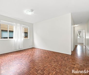 Neat & Cosy apartment close to parklands - Photo 1