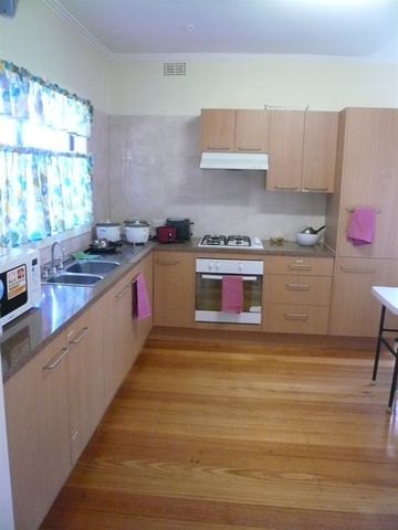 5-bedroom shared house, Sinnott St - Photo 3