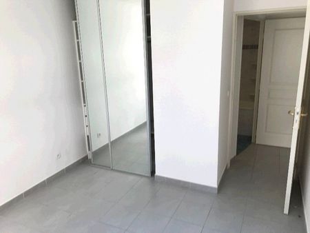 Appartement 3 pièces 65m2 MARSEILLE 8EME 1 098 euros - Photo 5