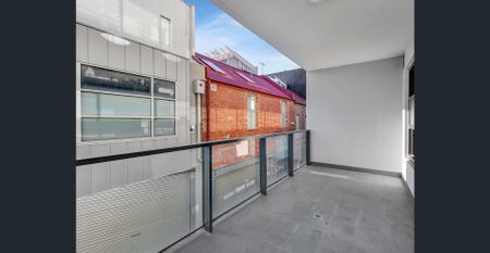 Spacious, low maintenance living - Photo 2