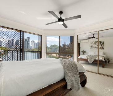 Waterfront Living in the Heart of Mermaid Waters - Photo 2