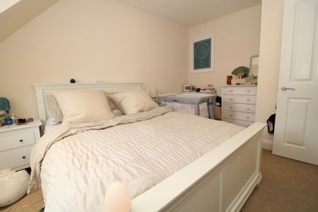 High Street, Dorking, RH4 - Photo 2