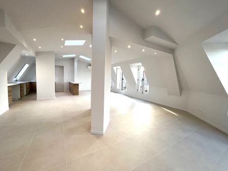 Location Appartement 5 pièces 156m² PARIS 4ème - Photo 2