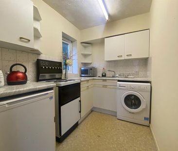 Amberley Way, Uxbridge, Middlesex, UB10 - Photo 5