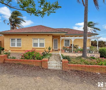 Centrally Located Family Home - Photo 4