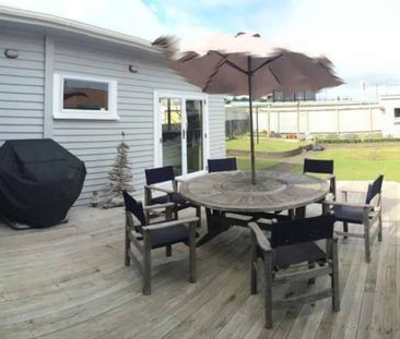 Located in Fitzroy - Photo 2