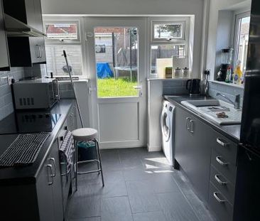 3 bedroom terraced house to rent - Photo 3