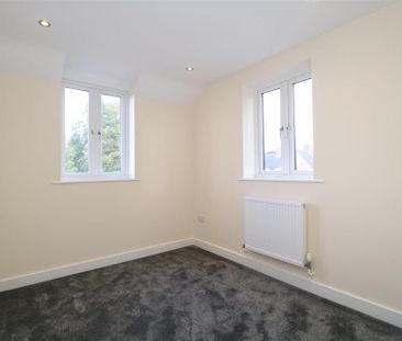 4 bedroom detached house to rent - Photo 2