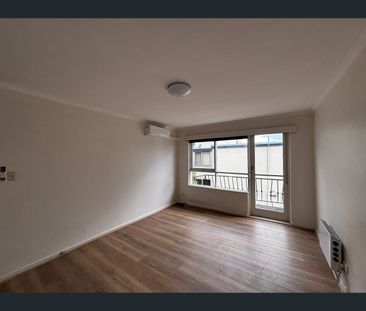 5/9 Rosstown Road, Carnegie, Vic 3163 - Photo 6
