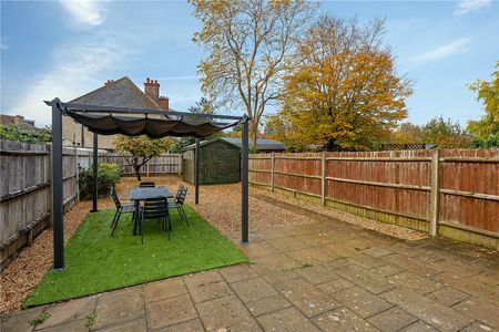 Beckingham Road, Guildford, Surrey, GU2 8BT - Photo 4