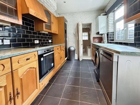 3 bedroom terraced house to rent - Photo 2