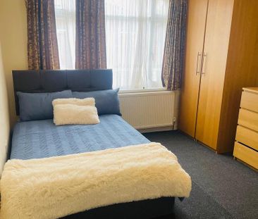 1 bedroom in a house share to rent - Photo 3