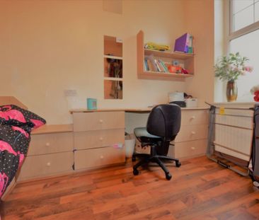 6 bedroom Flat in Hollybank, Leeds - Photo 4