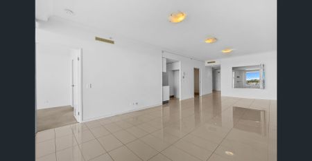 MODERN THREE BEDROOM APARTMENT WITH STUNNING VIEWS! - Photo 2