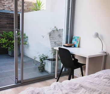 Fully Furnished One Bedroom Courtyard Apartment - Photo 5