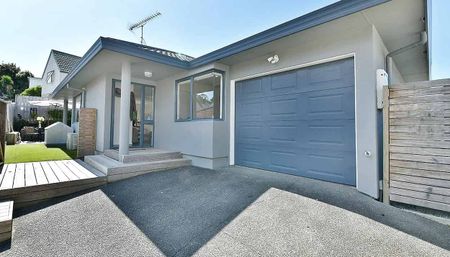 Modern Coastal Living in Stanmore Bay - Photo 3