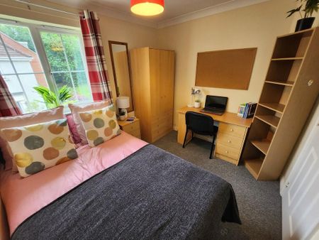 4 bedroom terraced house to rent - Photo 4