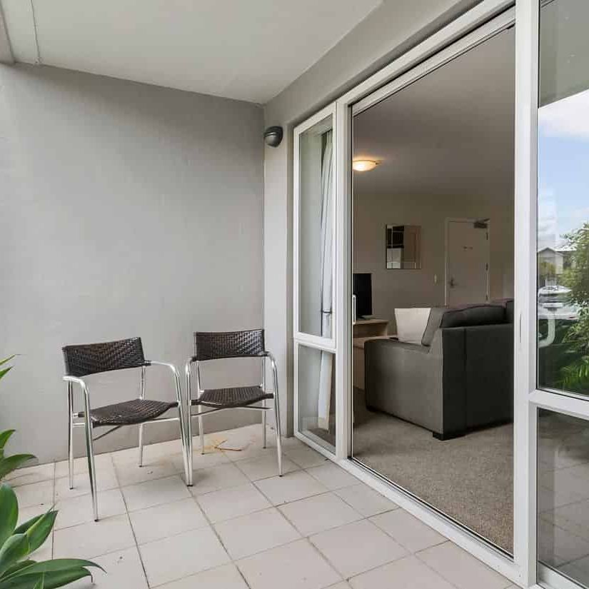 Upmarket 1 Bed by Botany - Fully Furnished, Pool - Photo 1