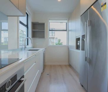 Modern 3-Bedroom Home with Sea Views in the Heart of Hobsonville Point - Photo 1