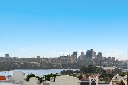 Conveniently Located in Prime Position with City & Harbour Views! - Photo 2