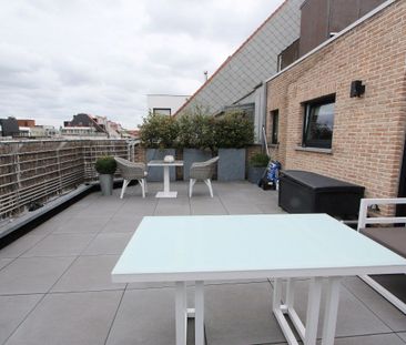 ONGEMEUBELD: Integraal gerenoveerd 2-kamer appartement te Lippensla... - Photo 2