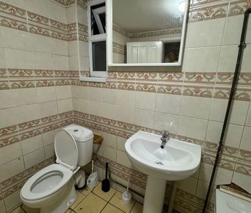 Room in a Shared House, Ash Road, B8 - Photo 4