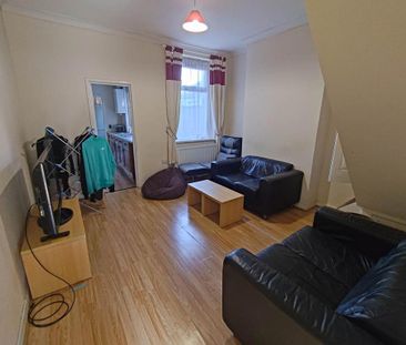 4 bedroom terraced house to rent - Photo 2