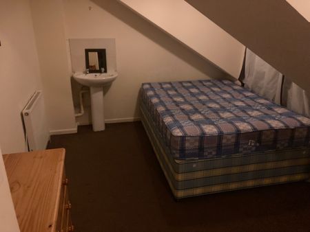 3 Bed Maisonette, Gloucester Road, BS7 - Photo 2