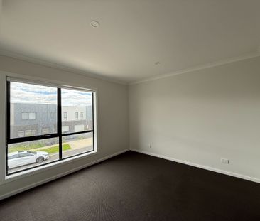 Modern 3-Bedroom Home with 2 Bathrooms and Single Garage - Photo 2