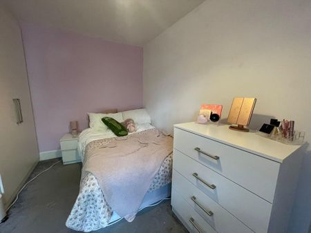5 bedroom terraced house to rent - Photo 4