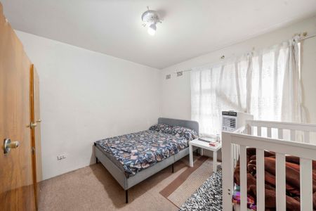 Spacious Apartment in Prime Auburn Location!! - Photo 4