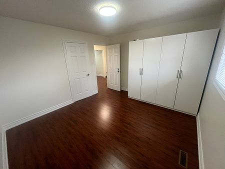 For Lease - 327 Evergreen Crescent Unit# Main, Oakville, Ontario - Photo 4