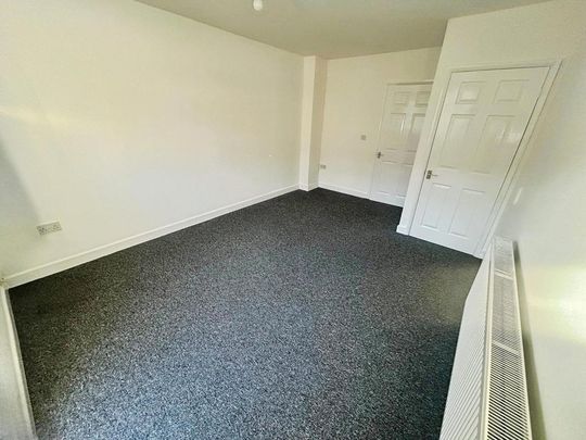 2 bedroom end of terrace house to rent - Photo 1