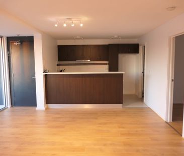 Convenient Location, Beautifully Presented Apartment - Photo 6