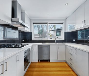 2 Hedline Place, Macleod VIC 3085 - House For Rent | Domain - Photo 5