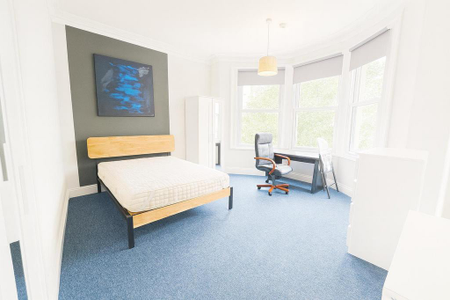 1 bedroom in a house share to rent - Photo 2