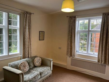 2 bedroom Flat To Let - Photo 2