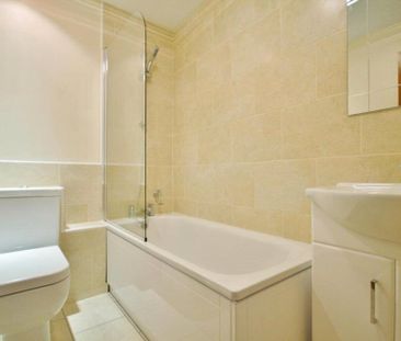 Delaporte Close, Epsom, Surrey, KT17 4AU - Photo 1